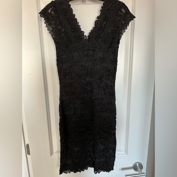 🏯XS Black Beaded Formal Dress from Le Chateau - Picture 2 of 4